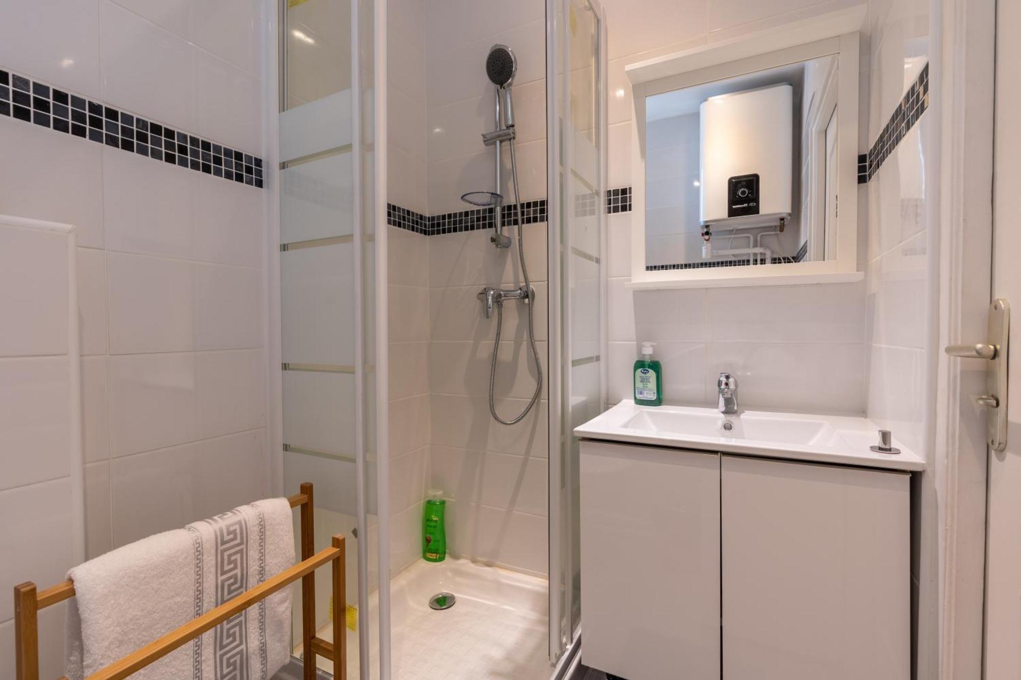 Charmant 2 Pieces Pour 4 Personnes A Courbevoie Lägenhet Exteriör bild